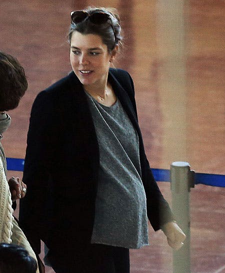 Charlotte Casiraghi med tydelig babymave.