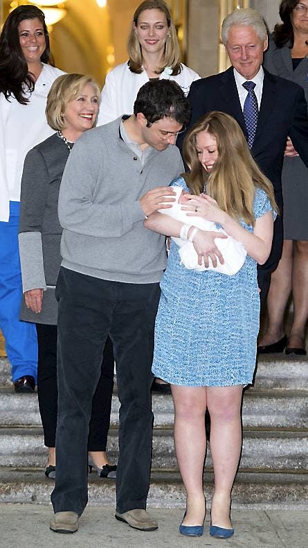 Sådan så det ud, da Chelsea Clinton og hendes mand i september 2014 præsenterede verden for deres datter Charlotte.