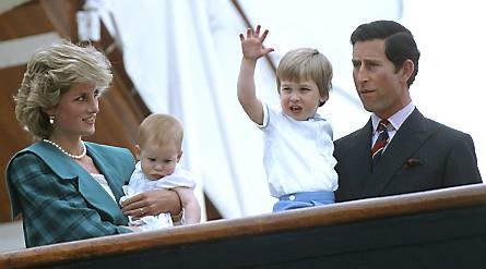 Prinsesse Diana, prins Charles, prins William og prins Harry i 1985.