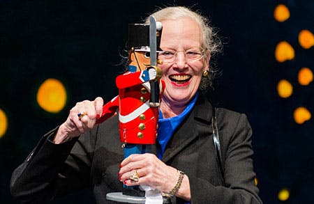 https://imgix.billedbladet.dk/dronning-margrethe-noeddeknaekkeren_js.jpg