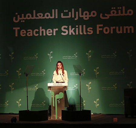 Dronning Rania holdt en tale til lærerne, hvor hun lagde vægt på deres opgave som rollemodeller for eleverne.