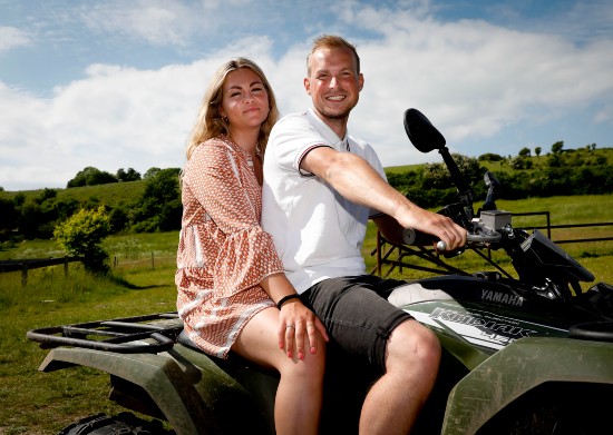 Emil Og Melissa Fandt Sammen I Landmand Søger Kærlighed Derfor Er Vi Flyttet Fra Hinanden 