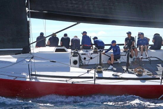Kronprins Frederik og besætningen ombord på Nanoq