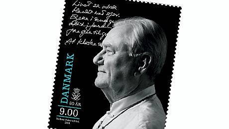I anledning af prins Henriks 80-års fødselsdag er der udsendt et frimærke med prinsgemalen.