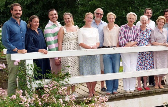 Prins Philippos, prinsesse Nina, Mathhew Kumar og prinsesse Theodora, prinsesse Nathalie, grev Michael, prinsesse Alexandra, prinsesse Benedikte, dronning Margrethe, prins Nikolaos og dronning Anne-Marie