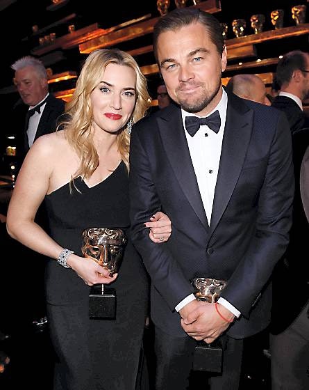 Kate Winslet og Leonardo DiCaprio med deres statuetter til BAFTA Awards 2016.