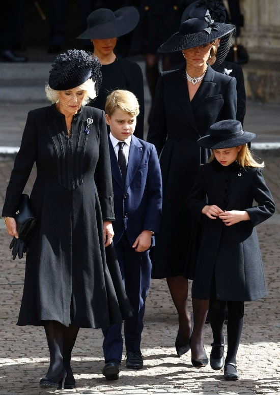 Dronninggemalinde Camilla, prins George, prinsesse Catherine og prinsesse Charlotte.