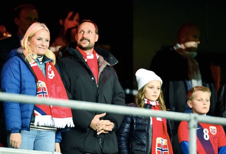Kronprinsesse Mette-Marit, kronprins Haakon, prinsesse Ingrid Alexandra, prins Sverre Magnus og Marius Borg Høiby.