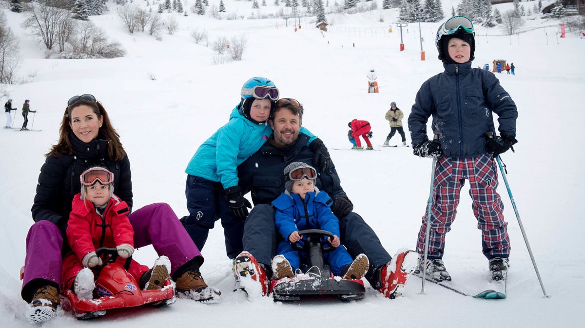 Det danske kronprinspar og deres børn er på skiferie i Verbier, Schweiz, 2014.