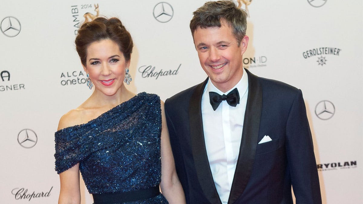 Kronprinsse Mary og kronprins Frederik skal til stor fest midt i København fredag aften.