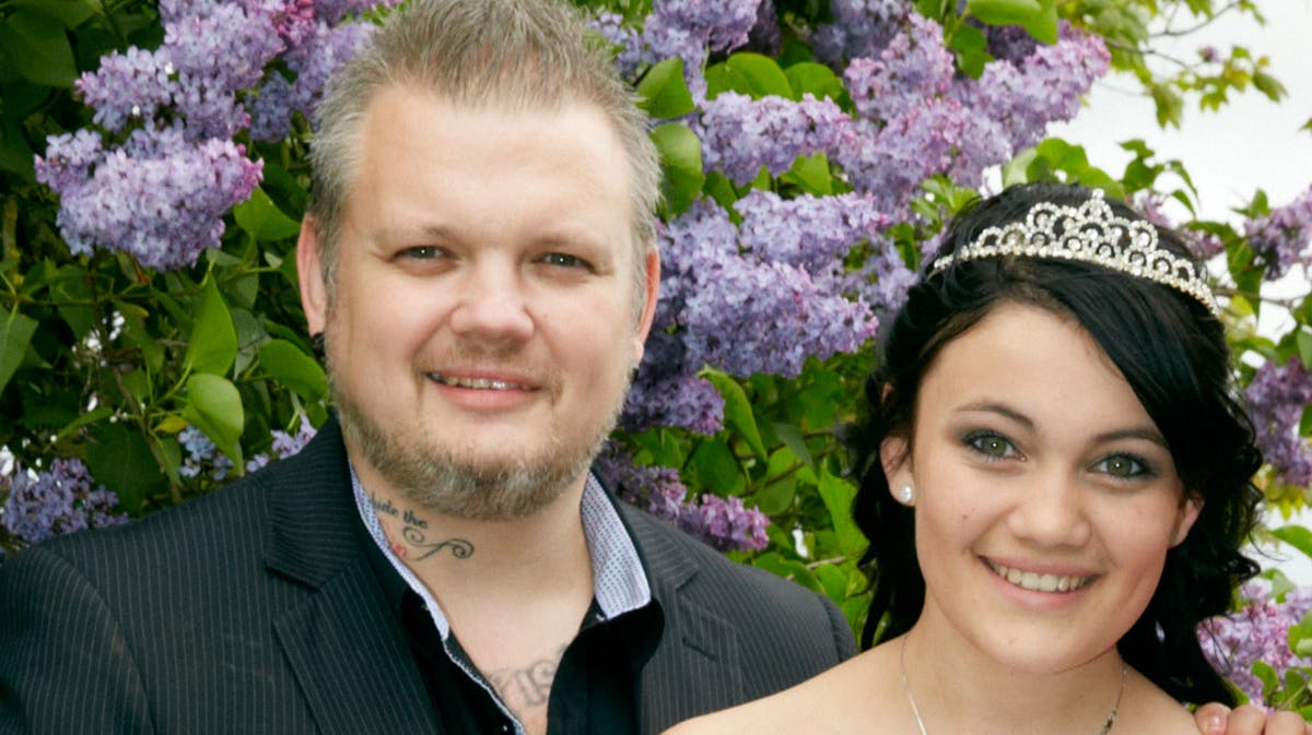 Christian van der Watt og hans smukke datter, Stephanie, da hun blev konfirmeret i 2014