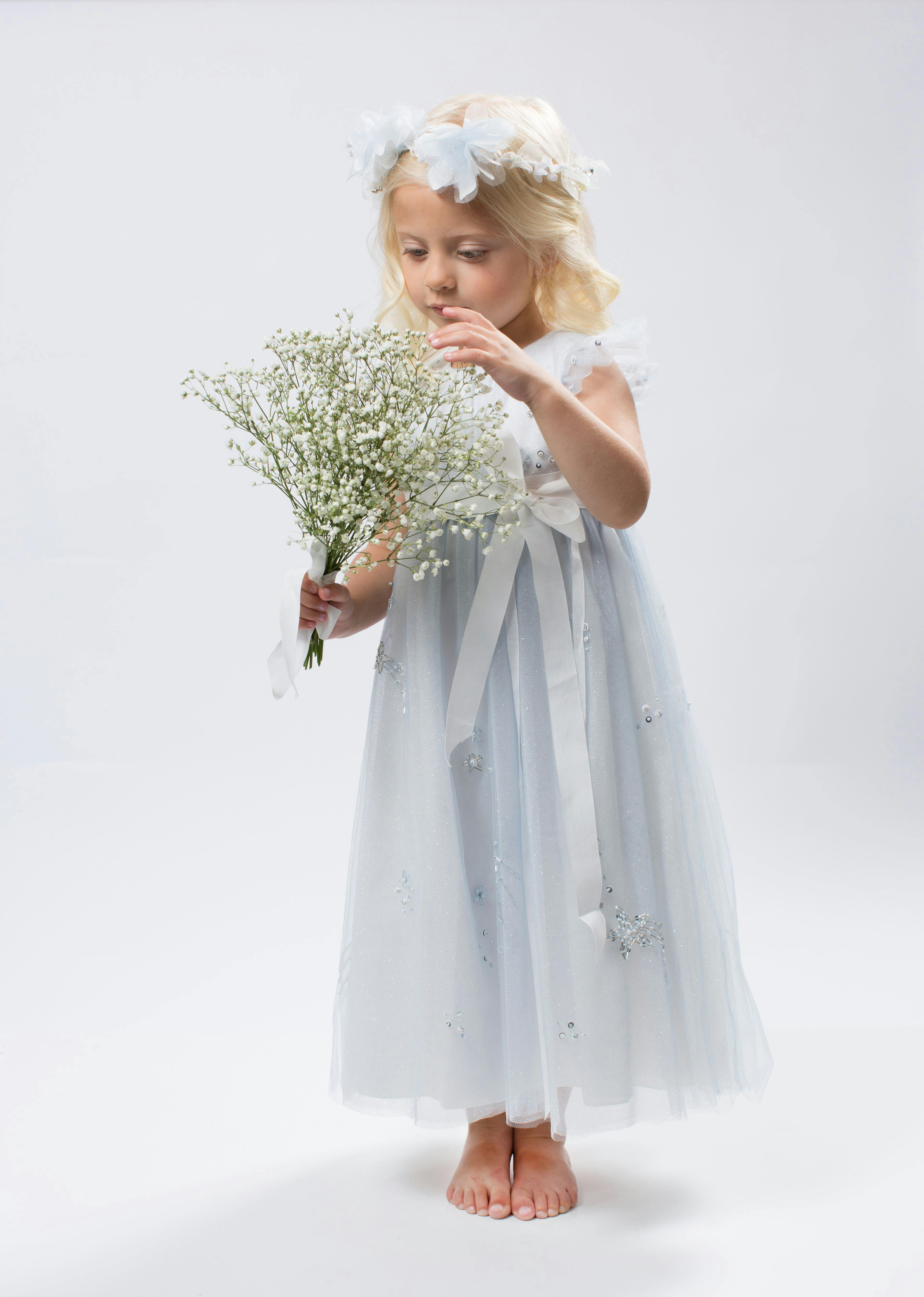 https://imgix.billedbladet.dk/marie-chantal_-_nicky_hiltons_flower_girls_dress_-_with_flowers6.jpg