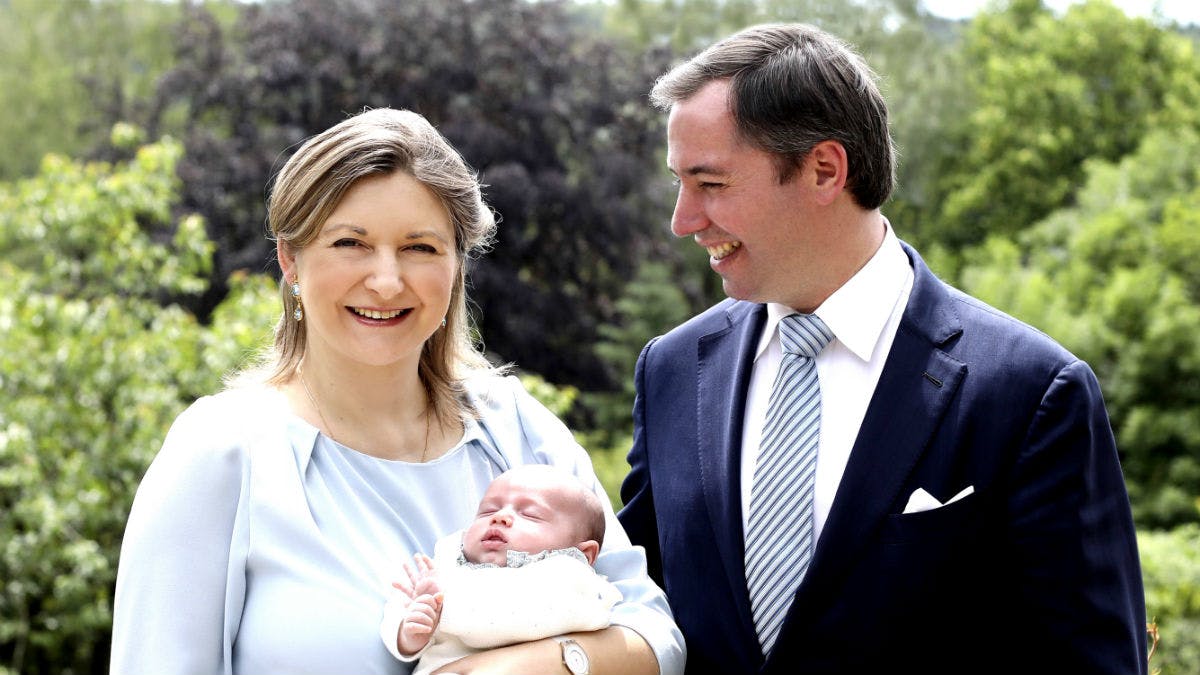 Arvestorhertug Guillaume med sin hustru Stephanie og deres nyfødte søn, prins Charles.&nbsp;