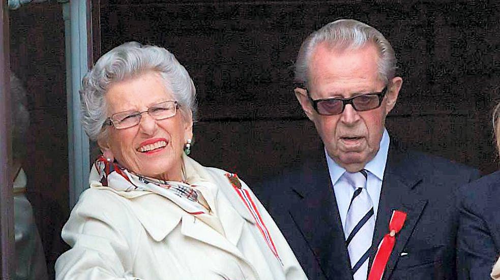 Selv om hun er kongedatter og beholdt sin titel som prinsesse, bruger Astrid lige så tit betegnelsen "Fru Ferner". Hun og Johan Martin Ferner nåede at være gift i 54 år.