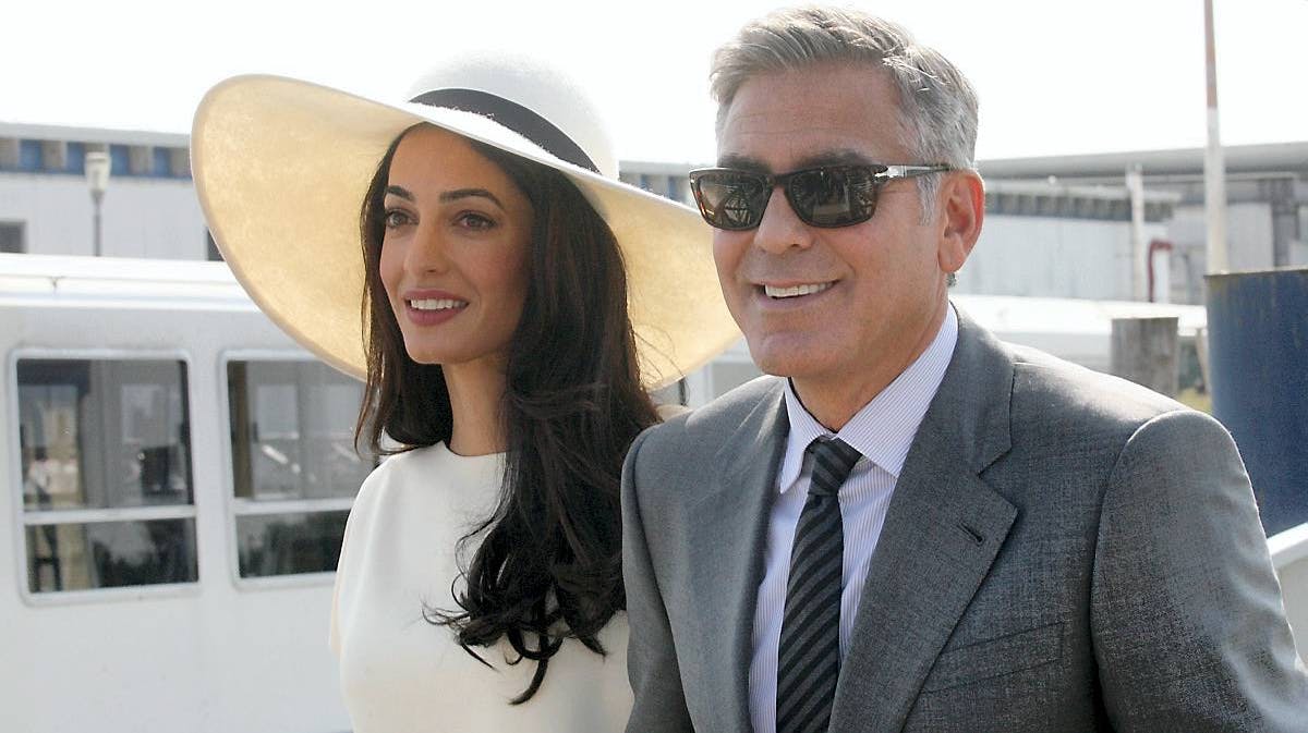 Amal Alamuddin og George Clooney ved den borgerlige vielse.