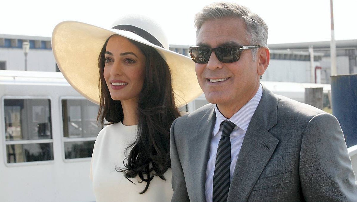 Amal Alamuddin og George Clooney ved den borgerlige vielse.