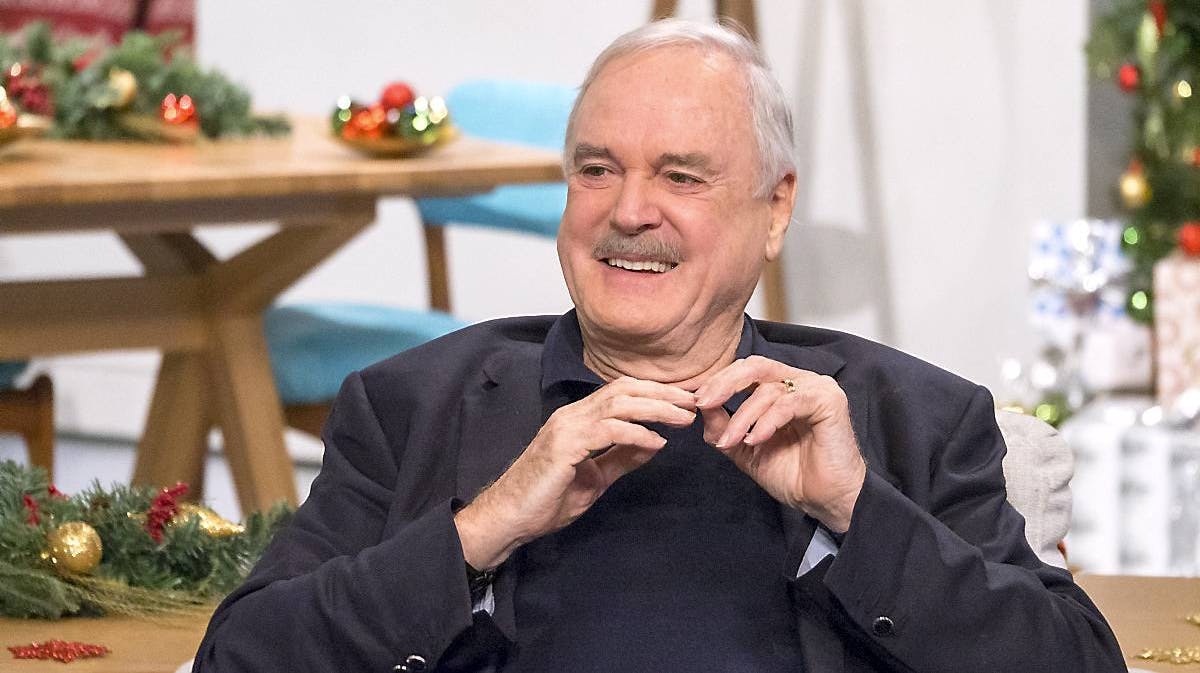 John Cleese besøger Danmark igen. Denne gang bliver det sidste gang, hævder han