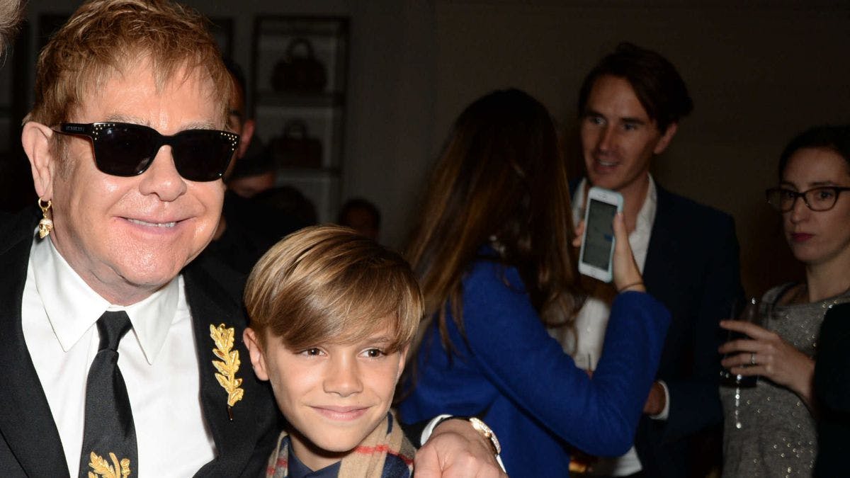 Elton John med sin gudsøn, Romeo Beckham - fotograferet for et par år siden.