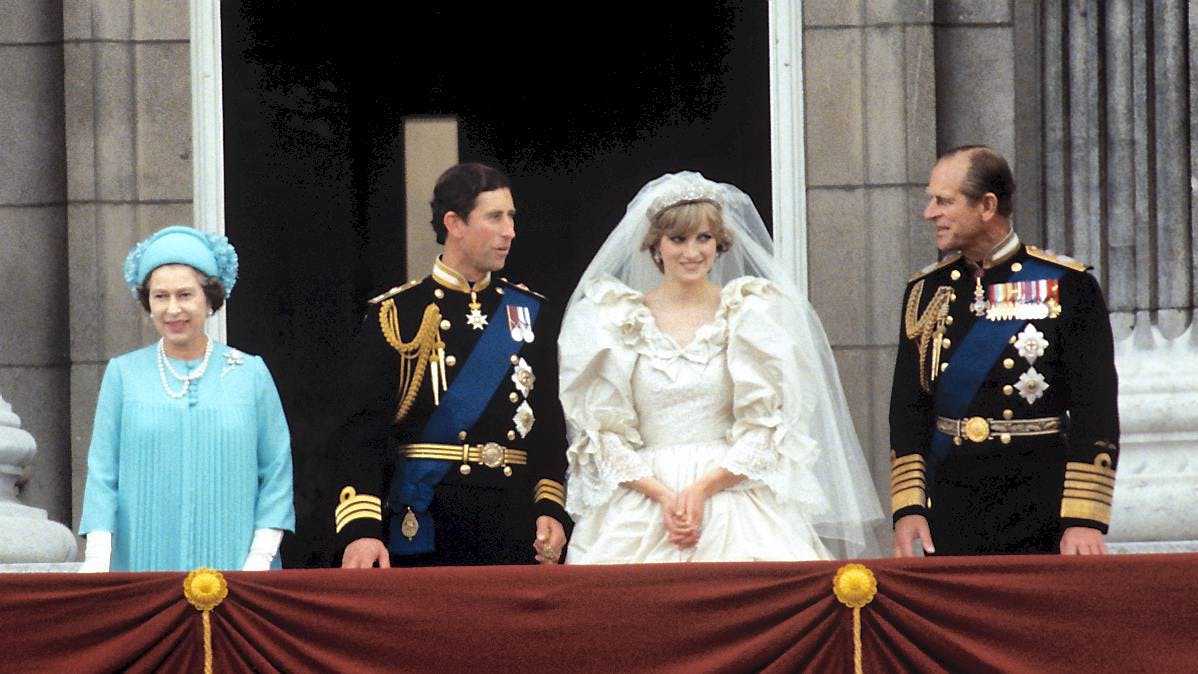 Dronning Elizabeth, prins Charles, prinsesse Diana og prins Philip.