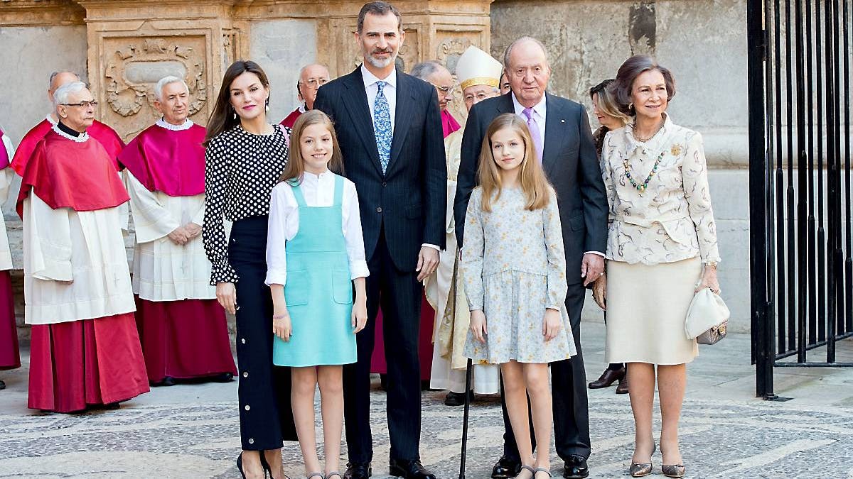 Dronning Letizia, prinsesse Sofia, kong Felipe, kong Juan Carlos, prinsesse Leonor, dronning Sofia