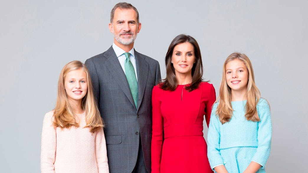 F.v. prinsesse Leonor, kong Felipe, dronning Letizia, infanta sofia 