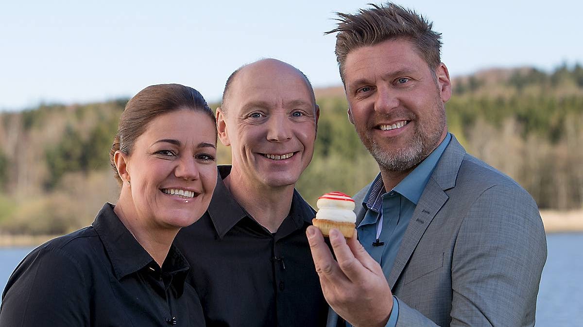 Timm Vladimir er klar til "Den store bagedyst" med dommerduoen Mette Blomsterberg og Jan Friis-Mikkelsen.