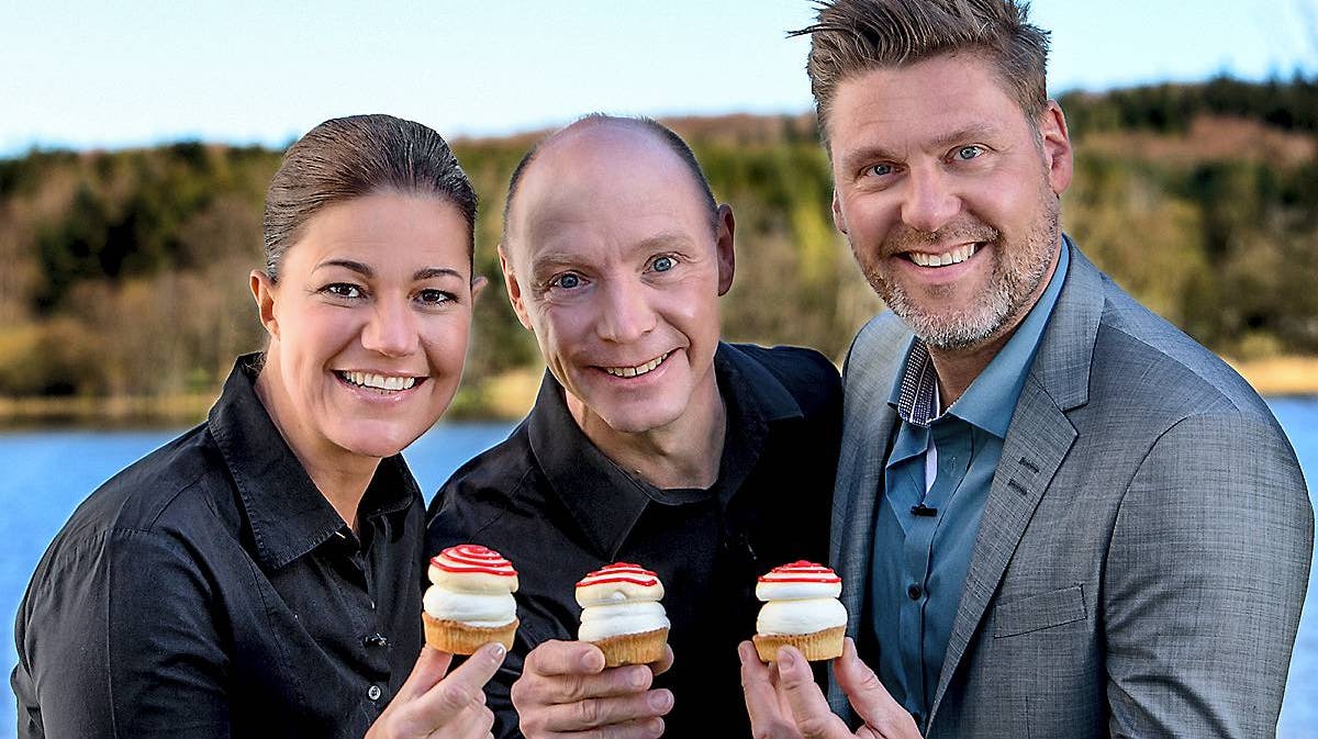 Mette Blomsterberg, Jan Friis-Mikkelsen og&nbsp;Timm Vladimir er klar til Den store julebagedyst.&nbsp;