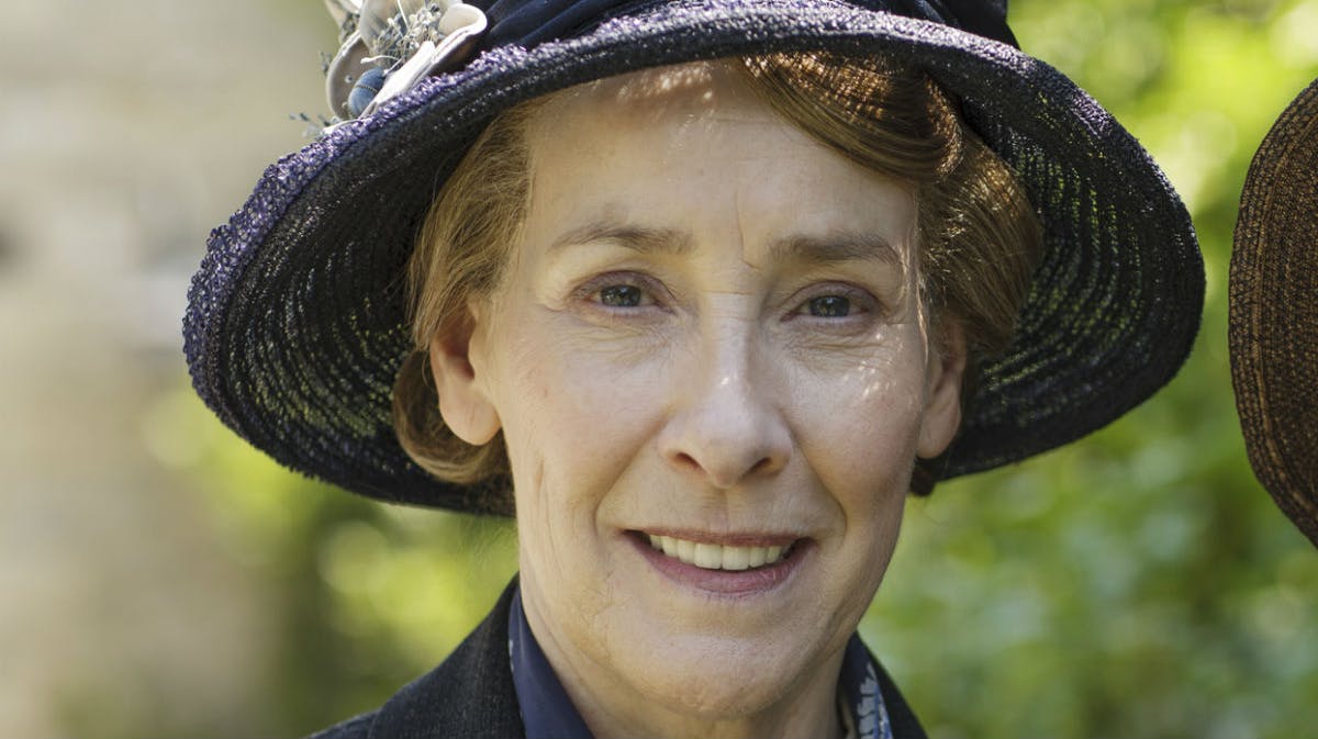 Phyllis Logan i rollen som Mrs. Hughes.