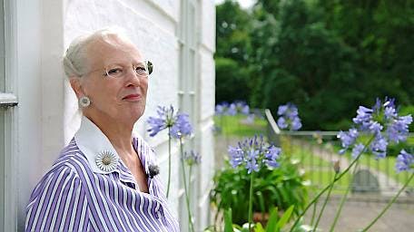 I de fire udsendelser får man er unikt indblik i livet på Marselisborg, mens skærmliljerne stadig stod i fuldt flor.