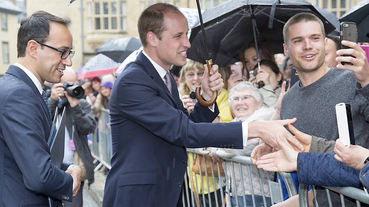 Prins William besøger biblioteket ved Oxford University.