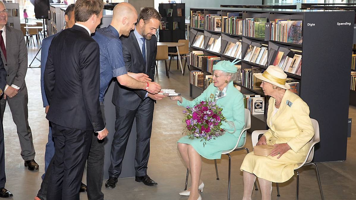 Dronning Margrethe fik overrakt en model i 3D af Aarhus&#39; nye midtpunkt