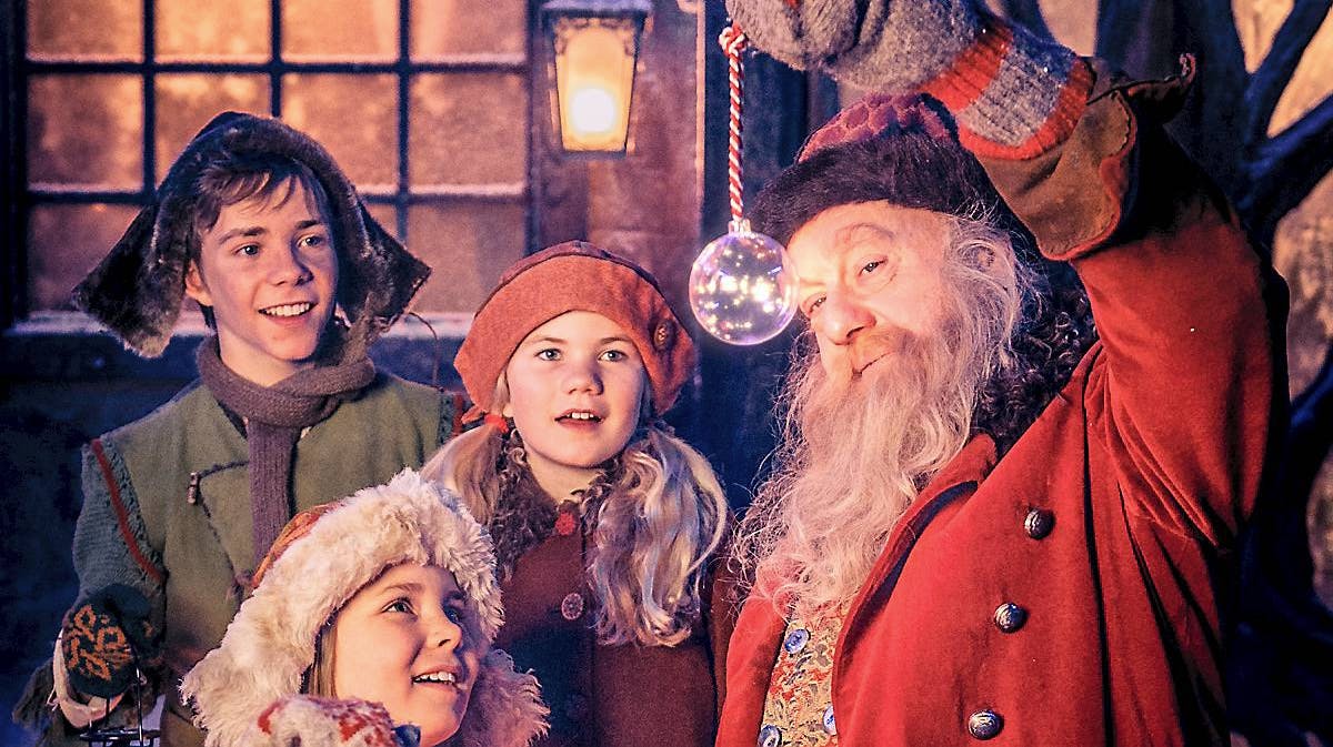 Den norske julekalender "Snefald" vises med danske stemmer.