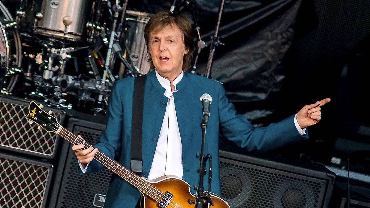 Paul McCartney er stadig aktiv på scenen.