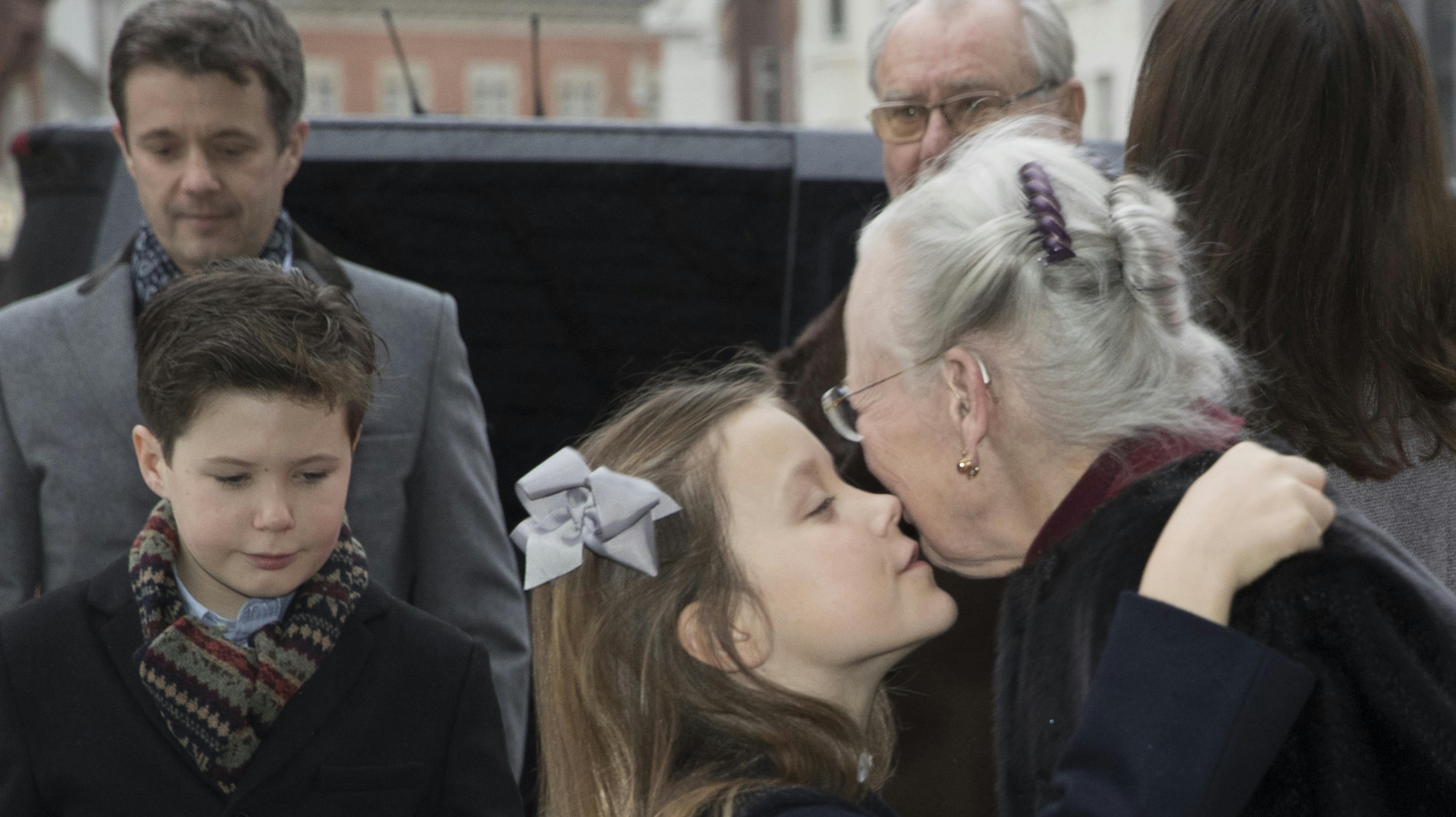 Dronning Margrethe, prinsesse Isabella og prins Christian.