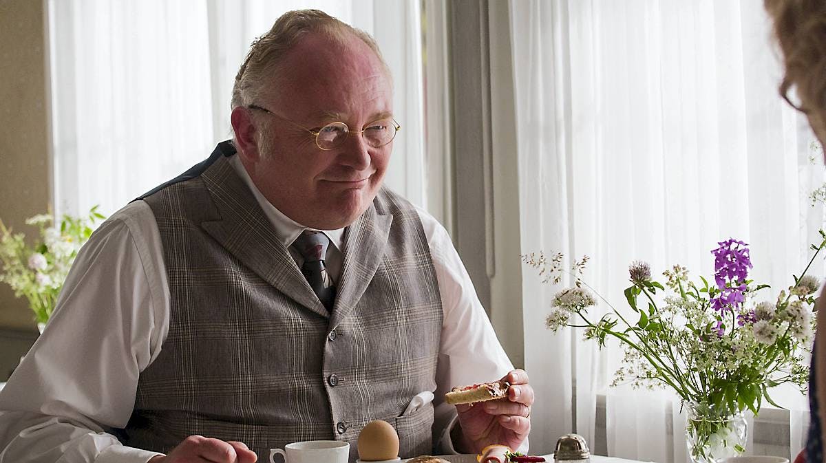 Bjarne Henriksen i "Badehotellet"