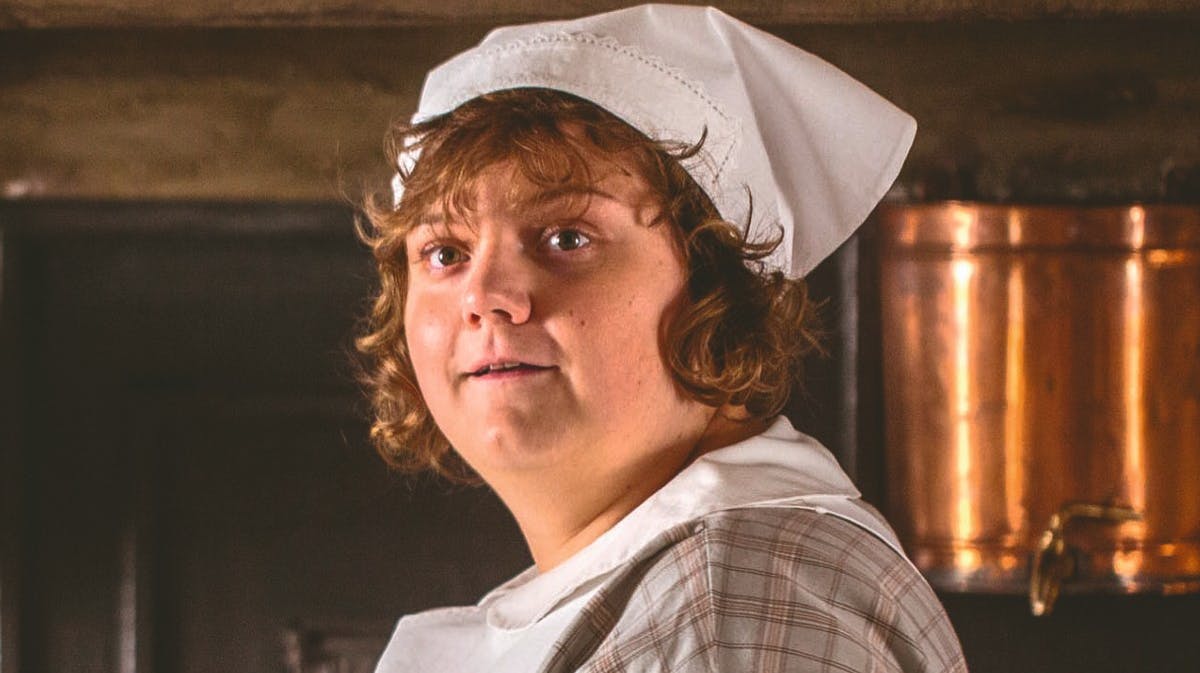 Ena Spottag som Martha i "Badehotellet".