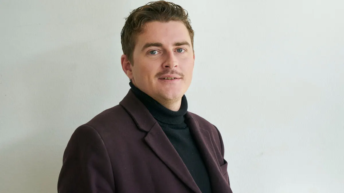 Fra Sygeplejeskolen til Grand Prix: Jesper Groth i vild forvandling ...