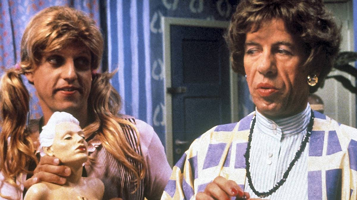 Putte (Søren Hauch-Fausbøll) og mor Aaase (Torben Zeller) i "Andersens Julehemmelighed".