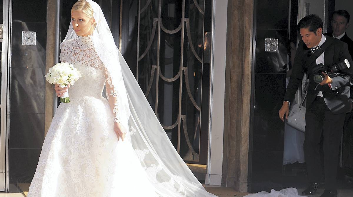 I en forrygende Valtino-brudekjole blev Nicky Hilton gift med James Rothchild