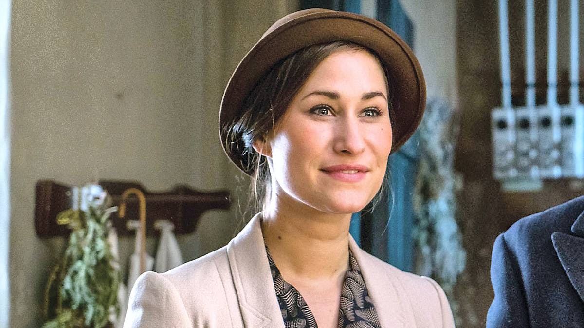 Rosalinde Mynster som Fie i TV 2-serien "Badehotellet"