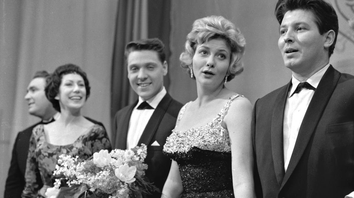 Det blev den unge Dario Campeotto, der i 1961 løb med sejren over de kendte sangstjerner – her ses fra venstre: Gustav Winckler, Raquel Rastenni, Dario Campeotto, Grethe Sønck og Pedro Biker.