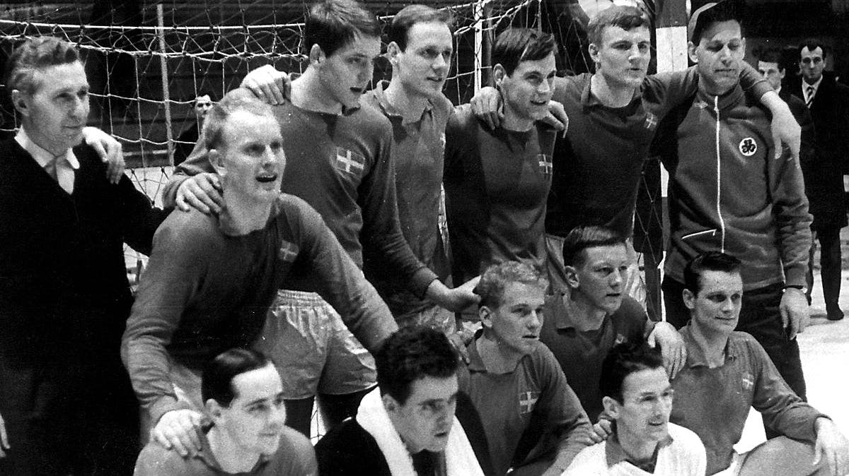 Bent Jacobsen, Gunnar Juergens , Carsten Lund, Klaus Kaae, Bent Jørgensen, Jørgen Vodsgaard, Per Theilmann, Max Nielsen, Erik Holst, Iwan Christiansen, Verner Gård, Per Svendsen og Morten Pedersen