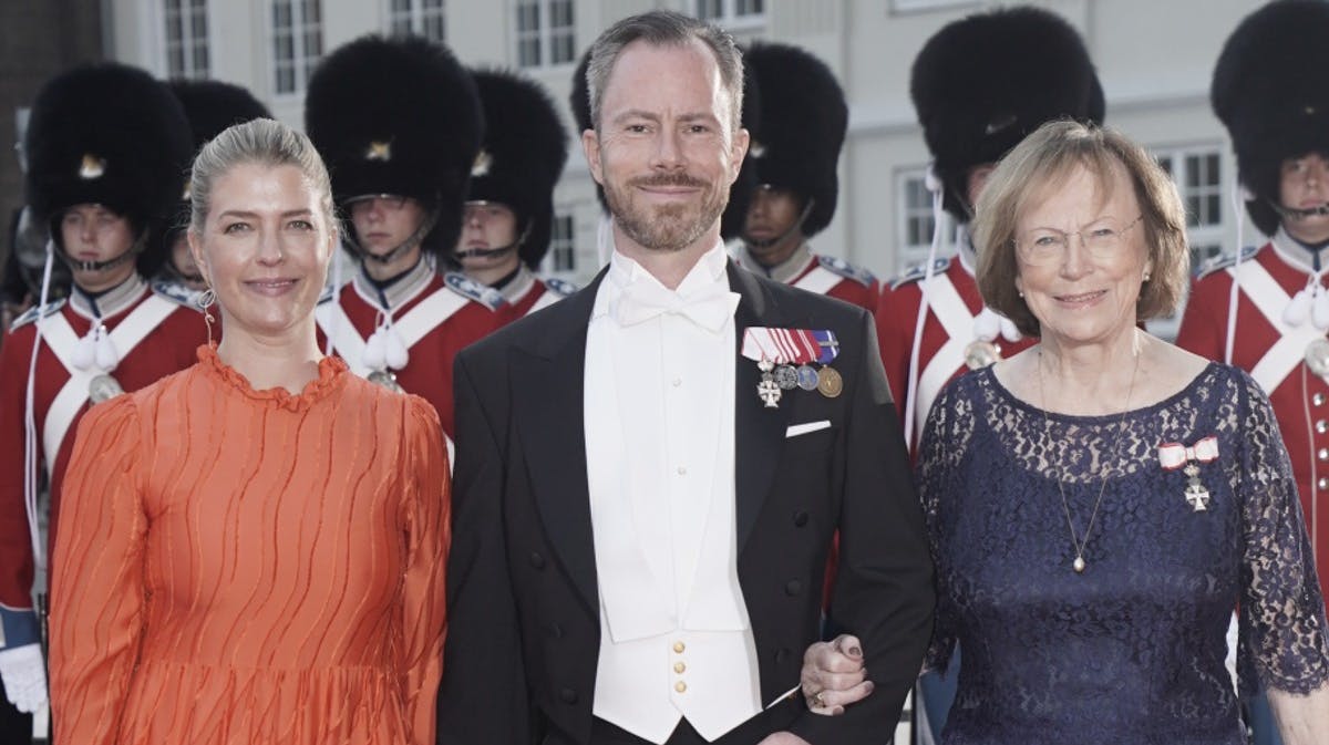 Alice Vestergaard med sin søn og svigerdatter