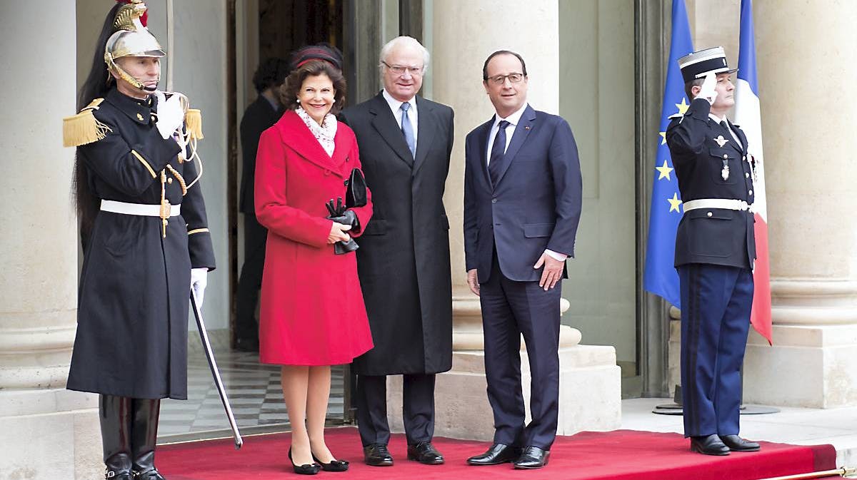 Dronning Silvia, kong Carl Gustaf og Frankrigs præsident François Hollande fotograferet den 2. december 2014.