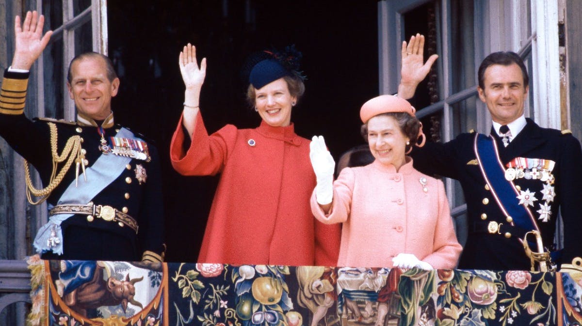 Prins Philip og dronning Elizabeth på statsbesøg i Danmark i 1979. Her på balkonen på Amalienborg med dronning Margrethe og prins Henrik.&nbsp;