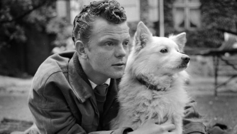 Ebbe Langberg med sin hund anno 1956