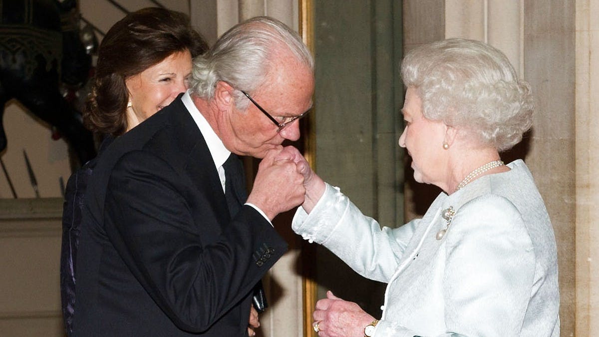 Kong Carl Gustaf og dronning Silvia møder dronning Elizabeth