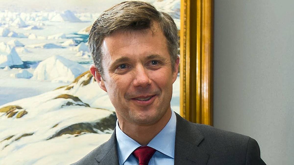 Kronprins Frederiks fly fra London til Sydafrika var forsinket på grund af tåge.