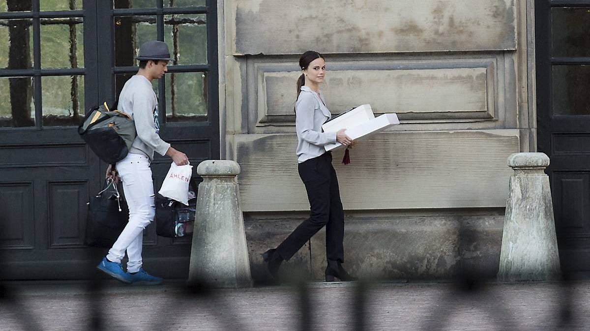 Sofia Hellqvist ved Stockholms slott.