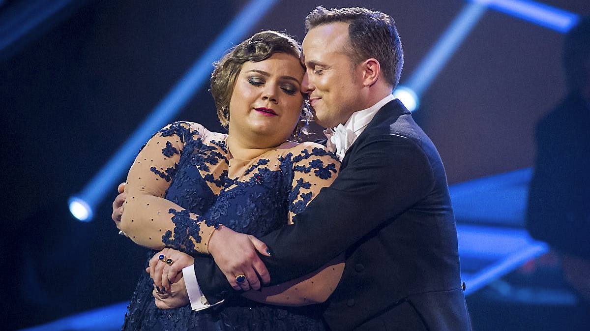 – Det bliver noget helt andet, at vi skal vise på dansegulvet i program nummer otte end sidste uges slowfox, siger Thomas Evers Poulsen om dansepartneren Ena Spottag. 